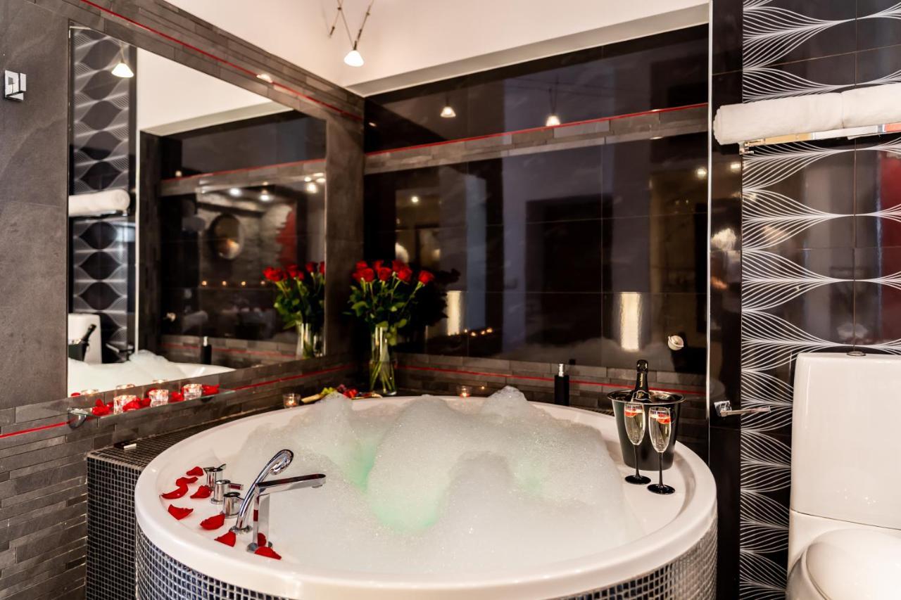 Luxury King Room 2-person Hot Tub