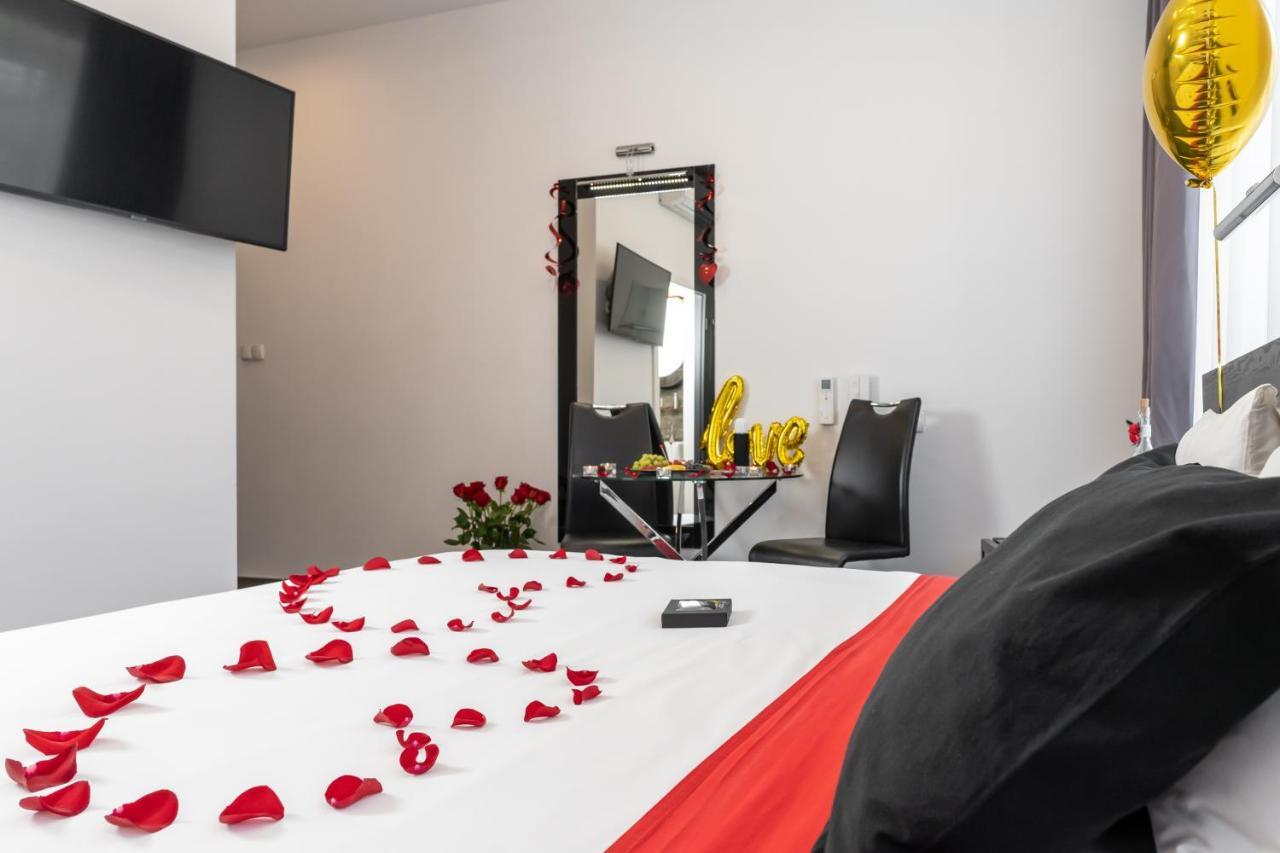Luxury King Room 2-person Hot Tub