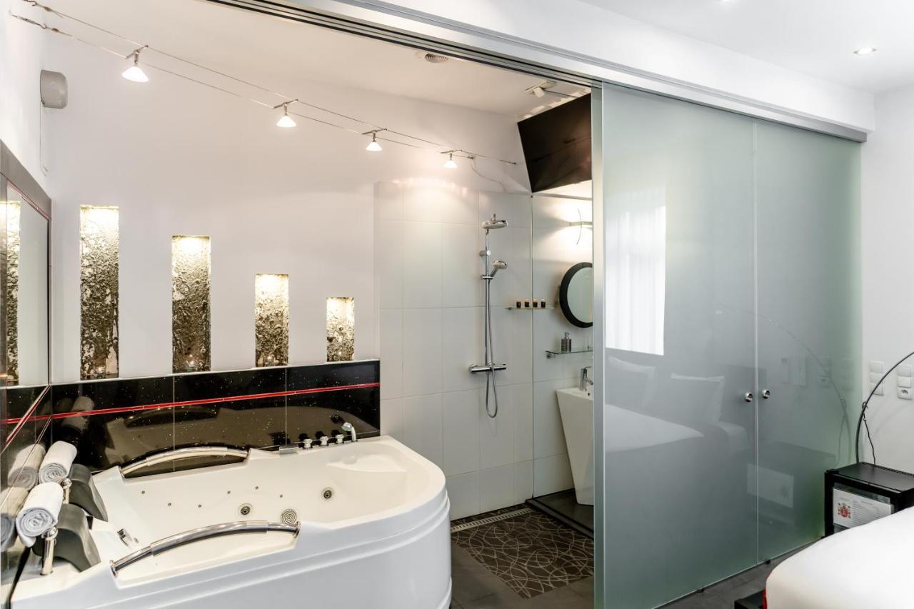 Luxury King Room 2-person Hot Tub