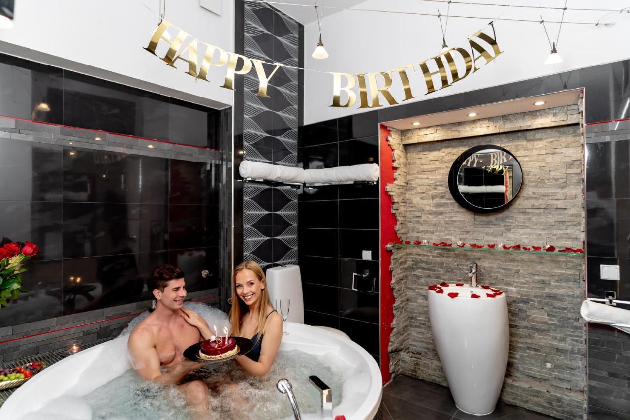 Luxury King Room 2-person Hot Tub
