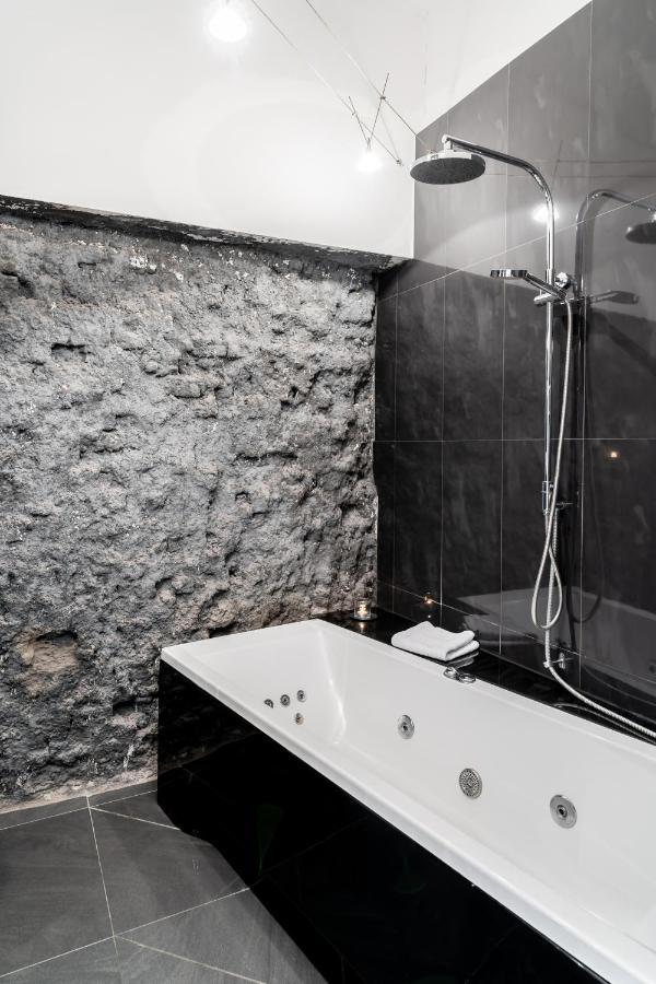 Queen Room 1-person Hot Tub