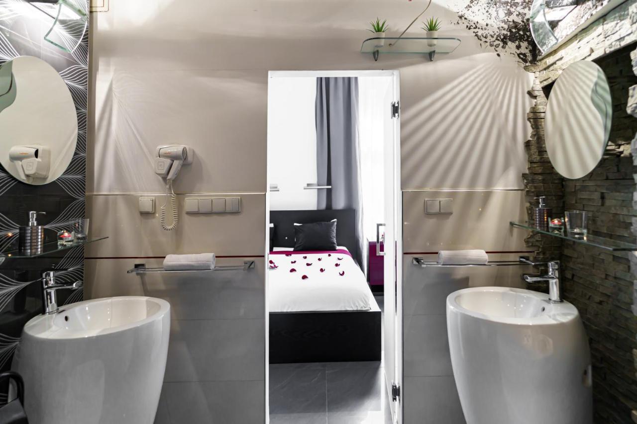 Luxury King Room 2-person Hot Tub