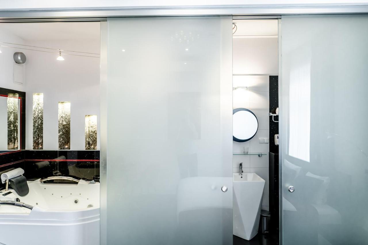 Luxury King Room 2-person Hot Tub