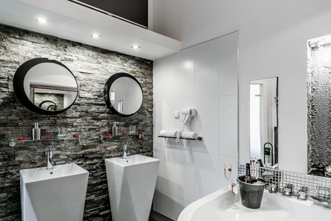 Luxury King Room 2-person Hot Tub