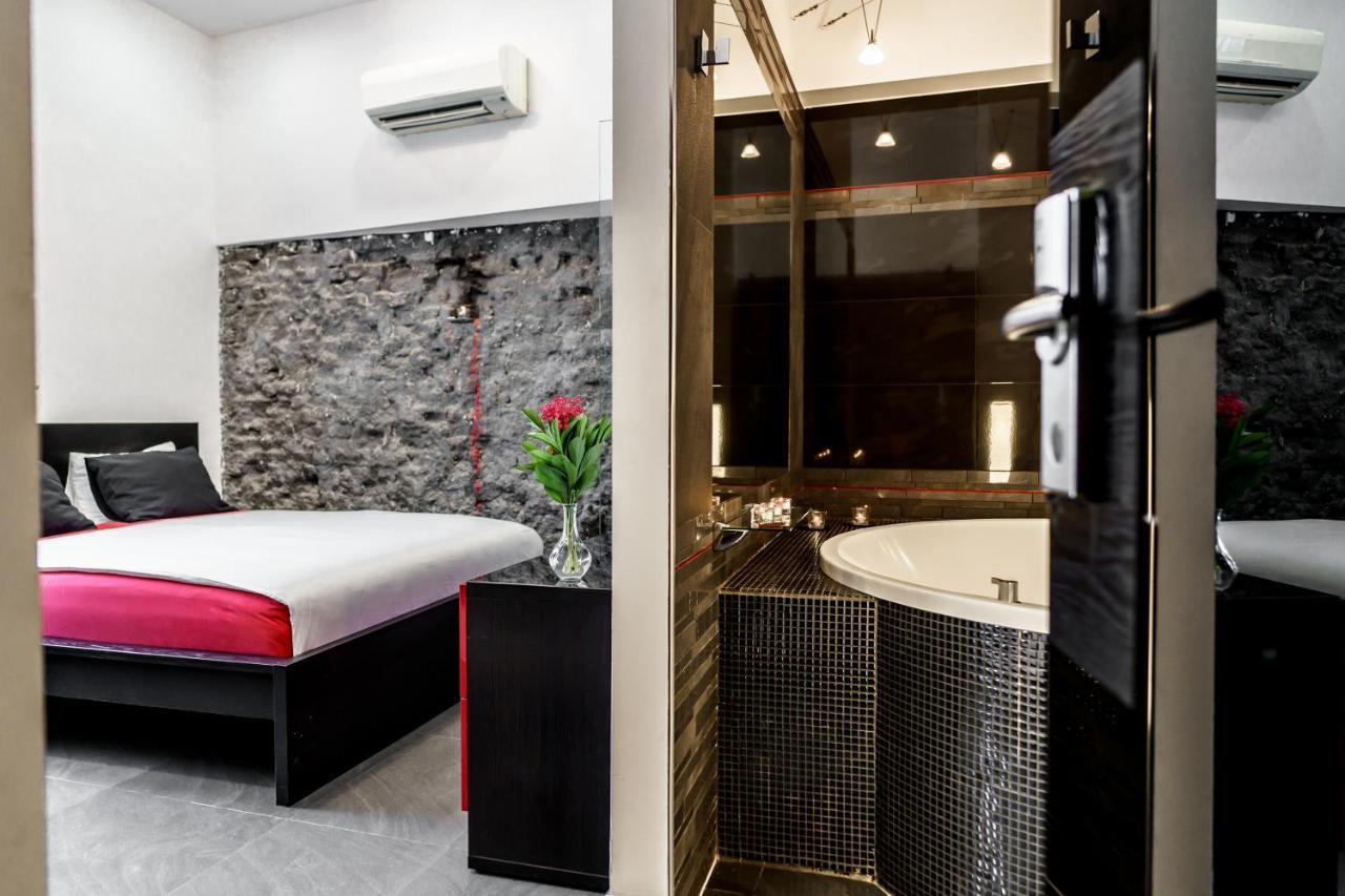 Luxury King Room 2-person Hot Tub