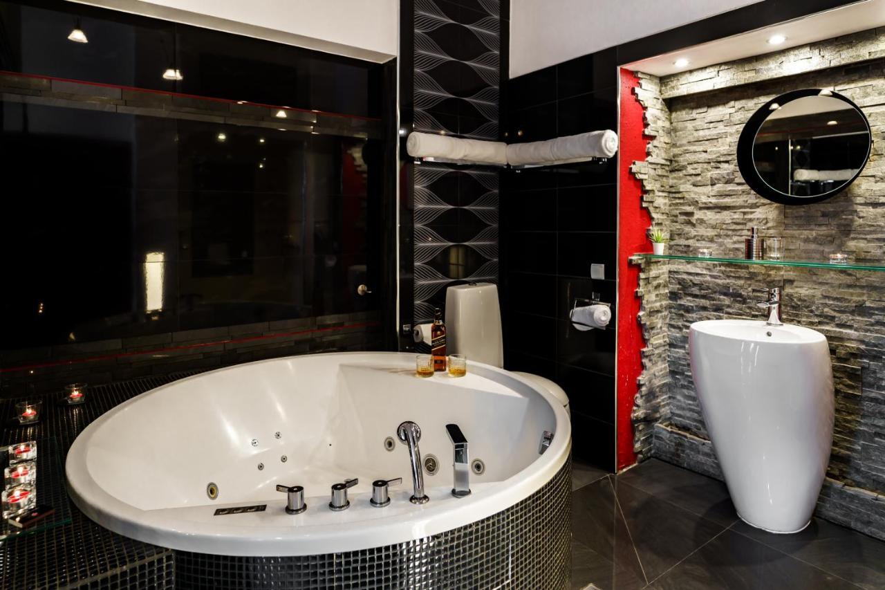 Luxury King Room 2-person Hot Tub