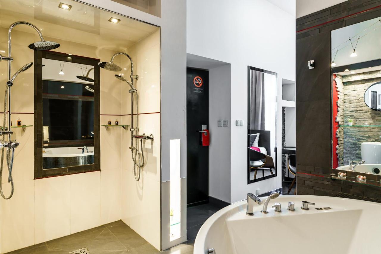 Luxury King Room 2-person Hot Tub