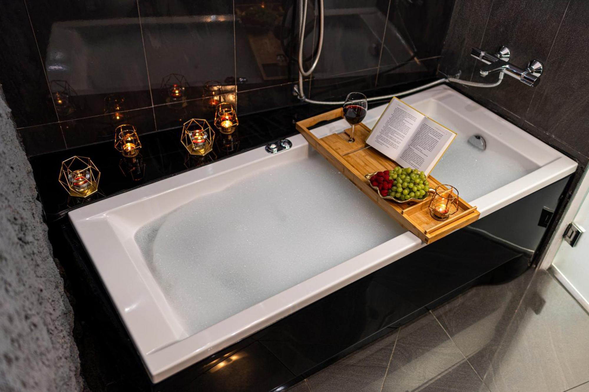 Queen Room 1-person Hot Tub