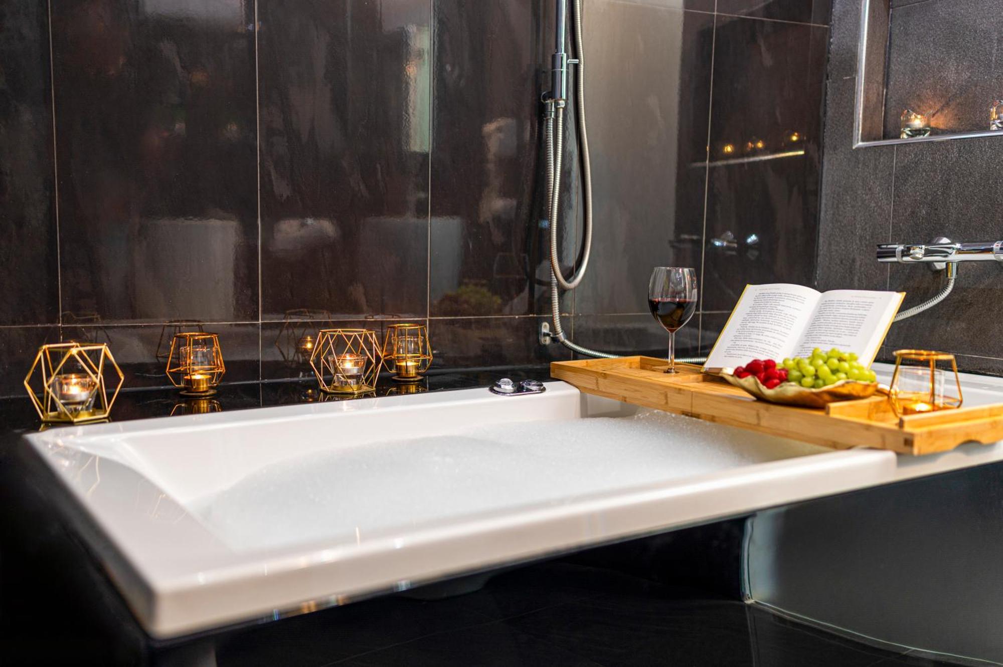 Queen Room 1-person Hot Tub