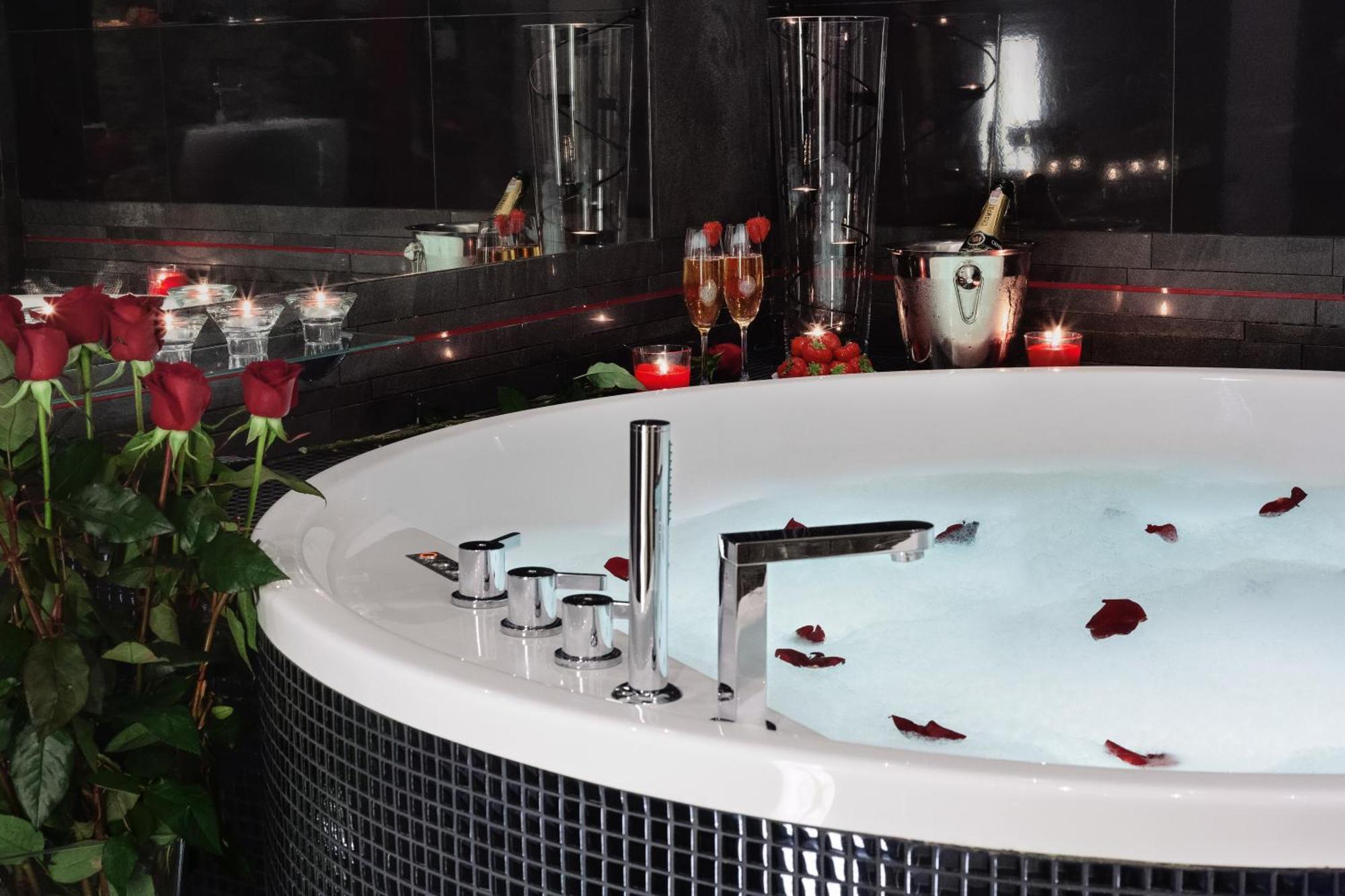Luxury King Room 2-person Hot Tub